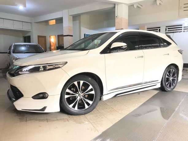 toyota-harrier-adv-primeum-big-1