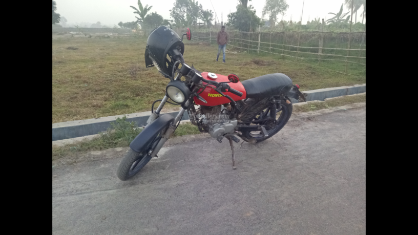 honda-cg-125cc-modifie-cafe-resar-big-1