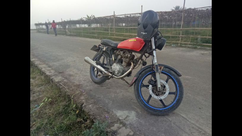 honda-cg-125cc-modifie-cafe-resar-big-0