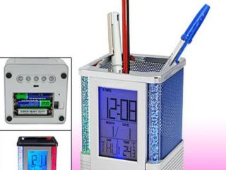 pen-holder-clock