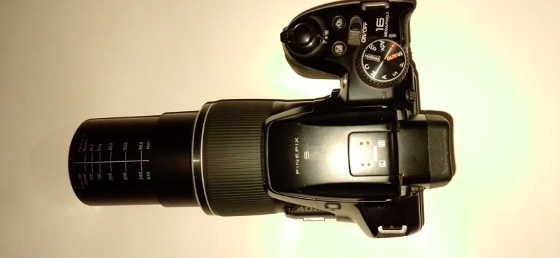 fujiflm-finepix-s8200-big-2