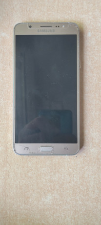 samsung-galaxy-j7-2016-big-0