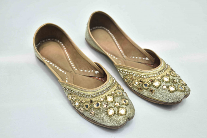 indian-nagra-sandal-big-0