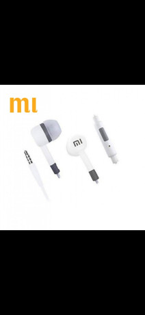 mi-earphones-original-big-2