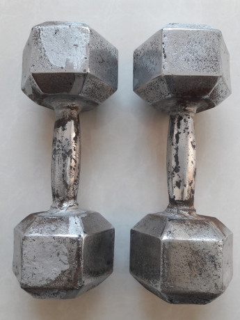 chrome-hexa-dumbbells-big-0