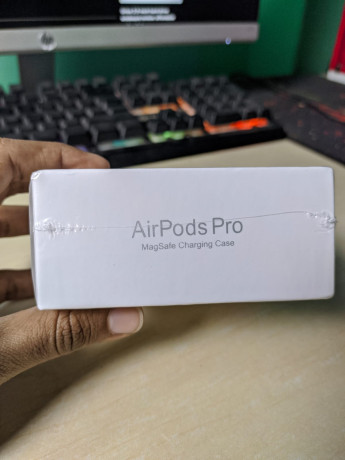 airpods-pro-brand-new-intact-with-nintendo-switch-cover-big-4