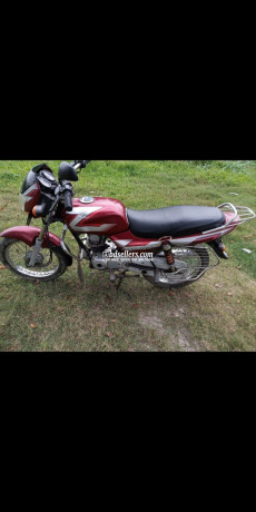 bajaj-ct-100-big-0